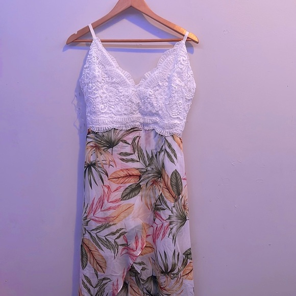 Beautiful dress short from the front and long in the back - Picture 1 of 8